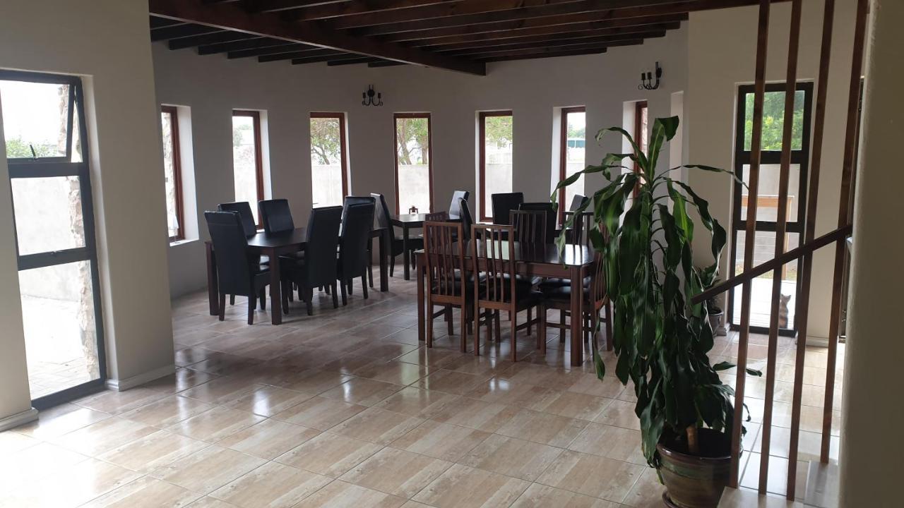 Hotel Stonehouse On Main à Struisbaai Extérieur photo