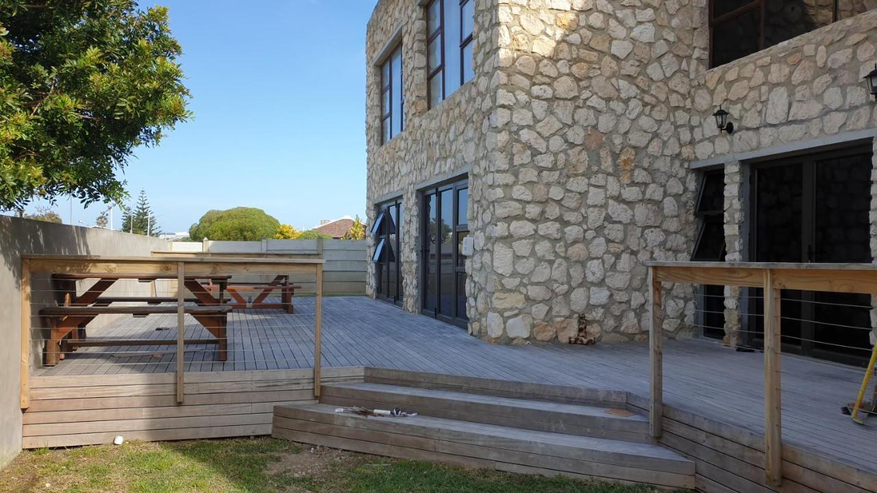 Hotel Stonehouse On Main à Struisbaai Extérieur photo