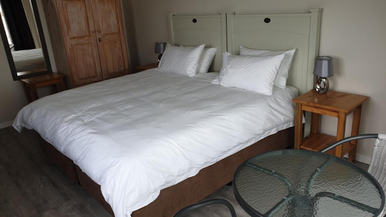 Hotel Stonehouse On Main à Struisbaai Chambre photo