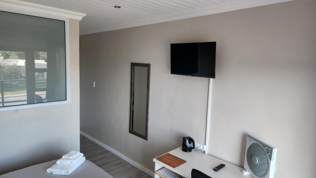 Hotel Stonehouse On Main à Struisbaai Extérieur photo