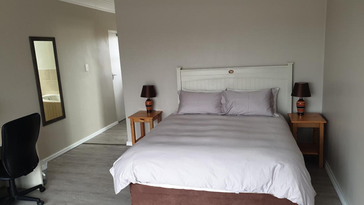 Hotel Stonehouse On Main à Struisbaai Chambre photo