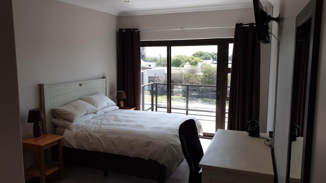 Hotel Stonehouse On Main à Struisbaai Chambre photo