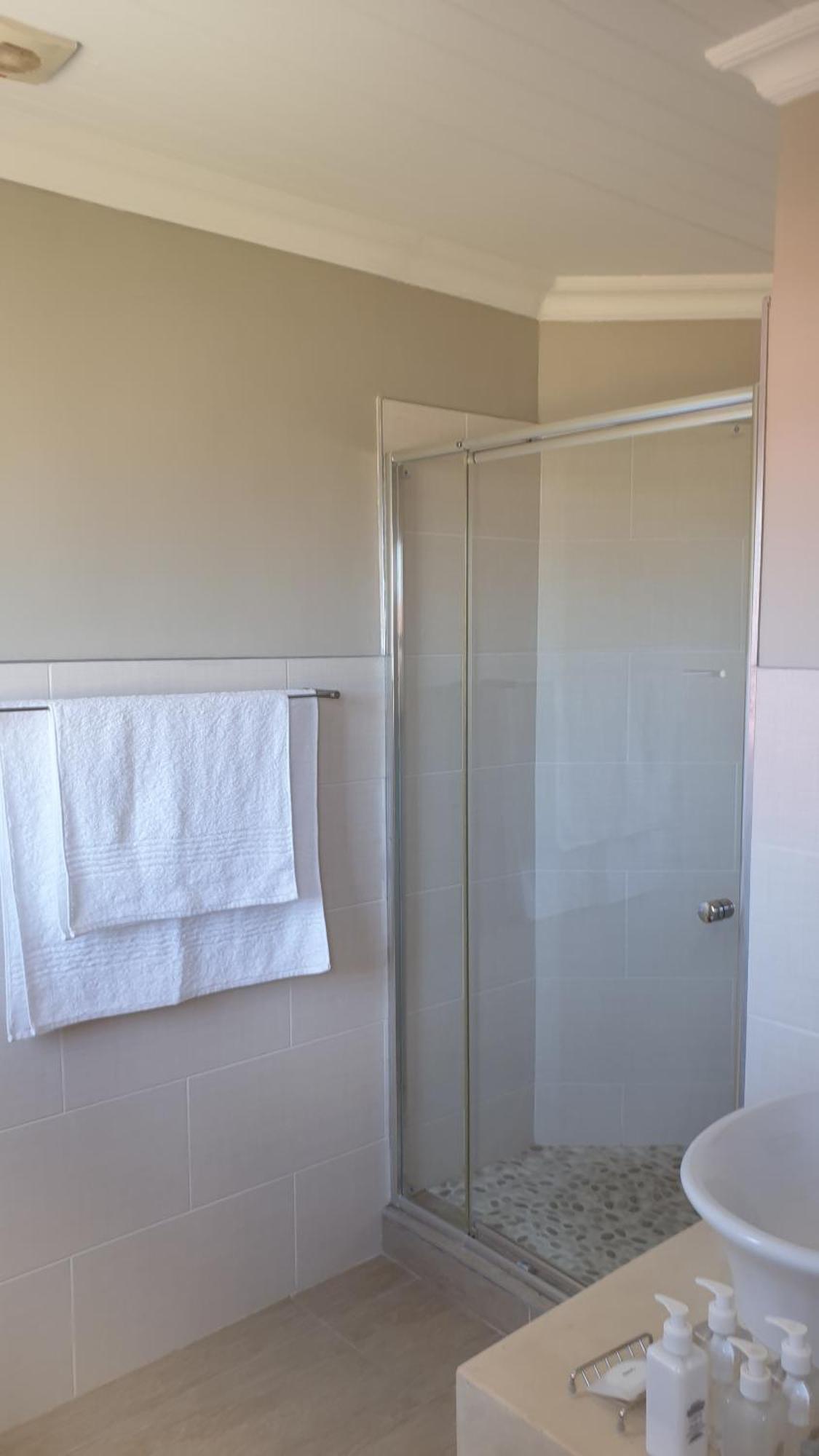 Hotel Stonehouse On Main à Struisbaai Chambre photo