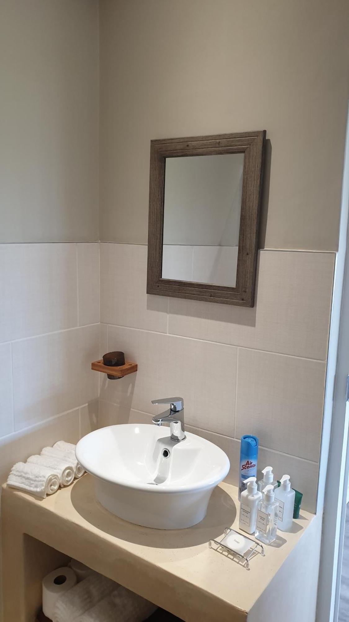 Hotel Stonehouse On Main à Struisbaai Chambre photo
